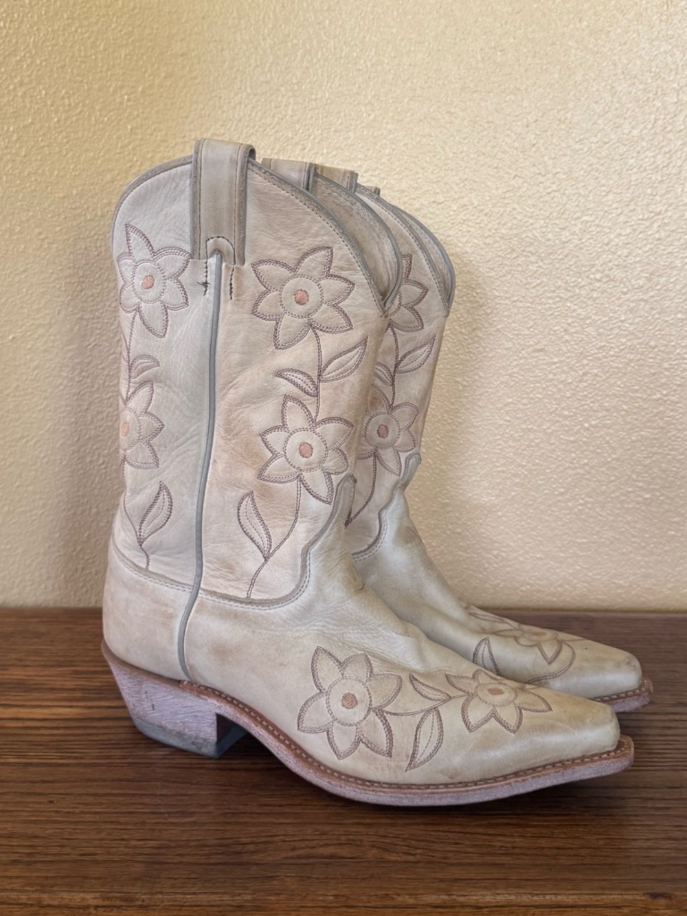 Women’s Cream Leather Floral Western Justin Boots - Size 8B - Picture 3 of 6